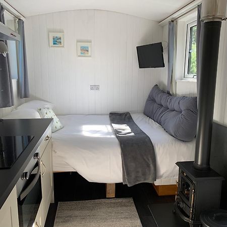 Tides Reach, Deluxe Shepherds Hut 1, 100M From The Beach Saint Merryn Kültér fotó